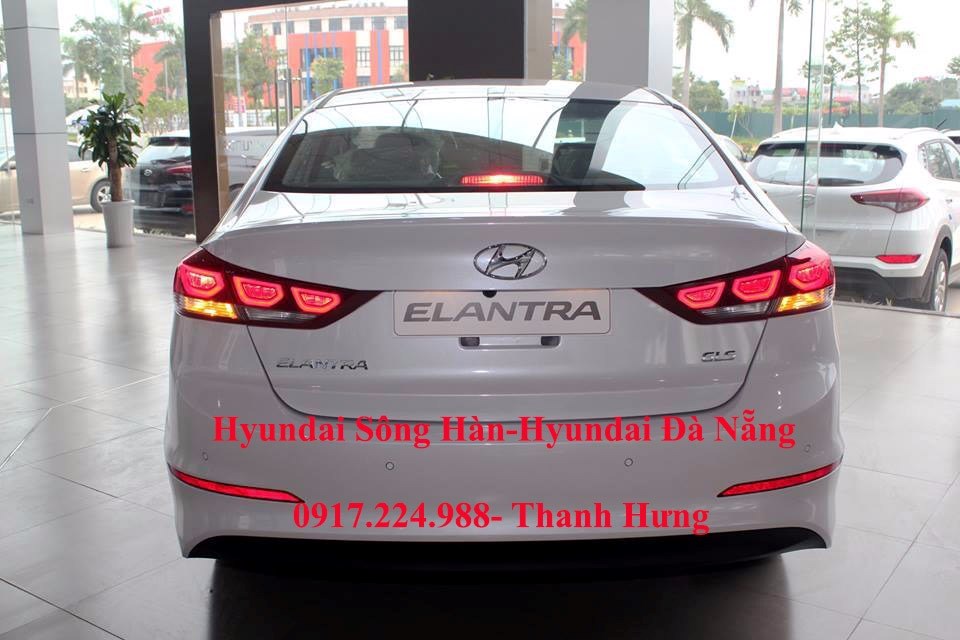 Bán Hyundai Elantra đời 2017, màu đỏ, nhập khẩu-3