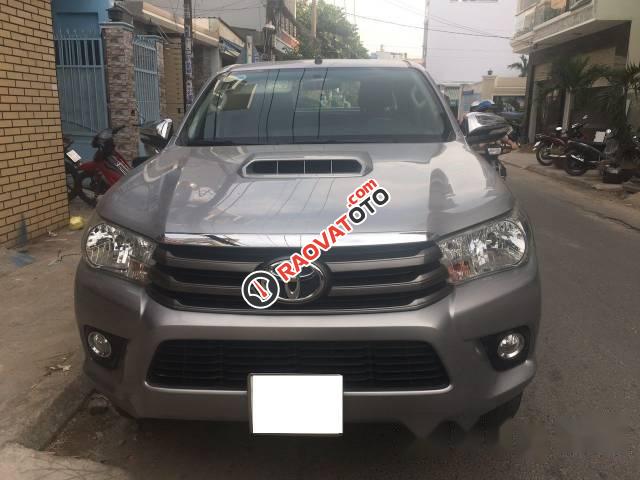 Bán Toyota Hilux đời 2015, màu xám số sàn, giá cạnh tranh-0