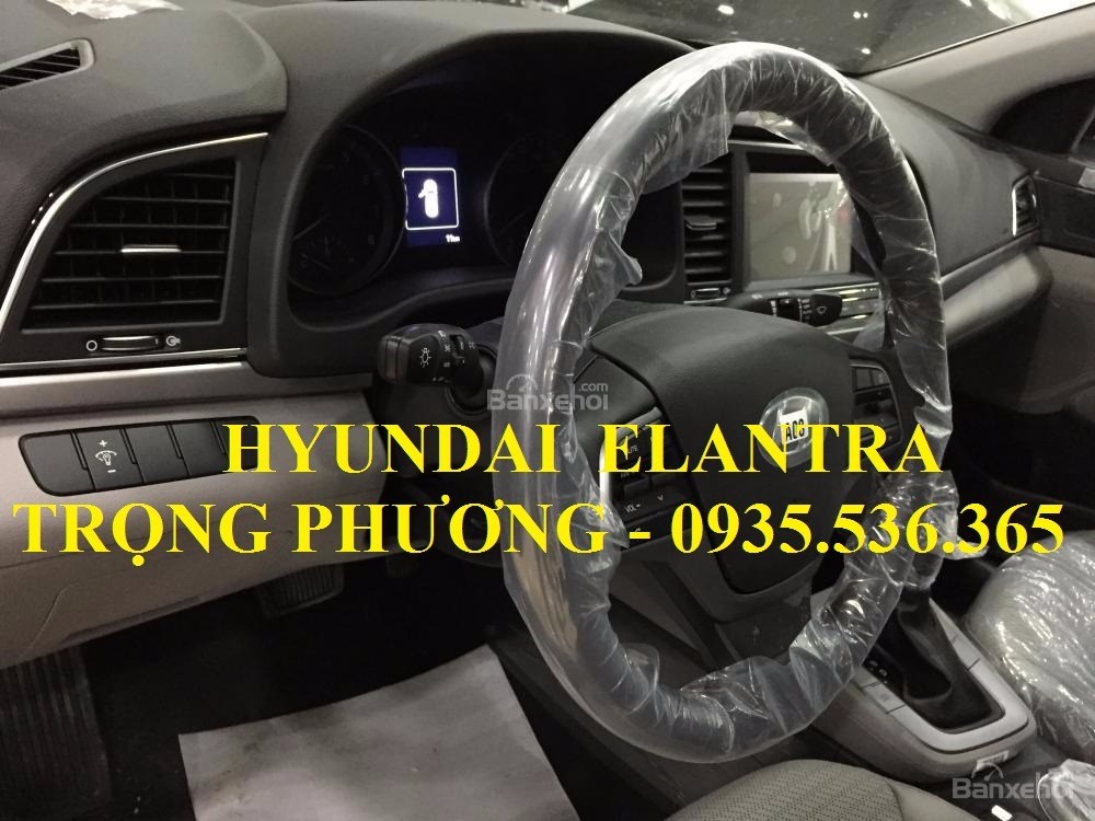 Cần bán Hyundai Elantra đời 2017, màu đen, nhập khẩu-16