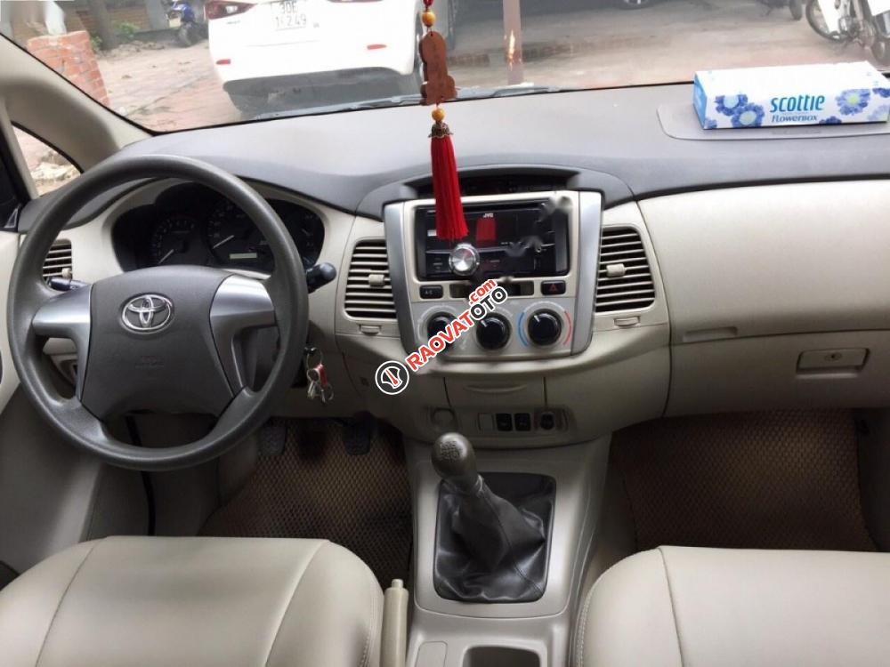 Bán Toyota Innova 2.0E năm 2014, màu bạc chính chủ giá cạnh tranh-4