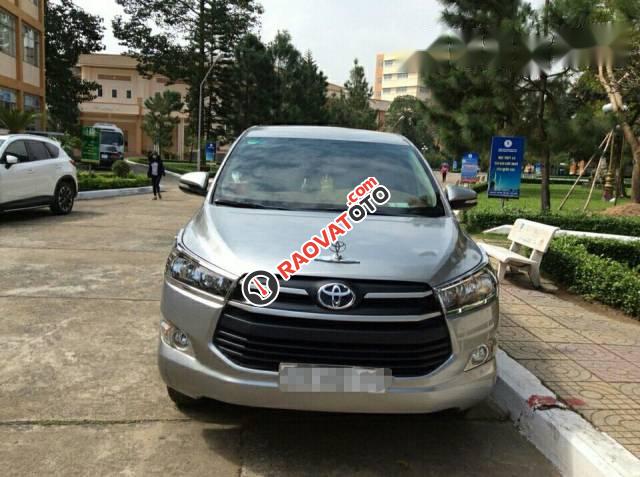 Cần bán xe Toyota Innova MT đời 2017, màu bạc, giá 690tr-5