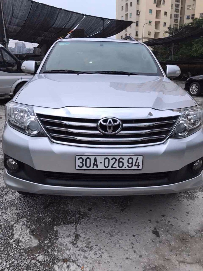 Bán Toyota Fortuner đời 2013, màu bạc, nhập khẩu-1