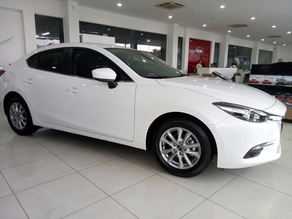 Bán xe Mazda 3 đời 2017, màu trắng, xe nhập, giá chỉ 685 triệu-0