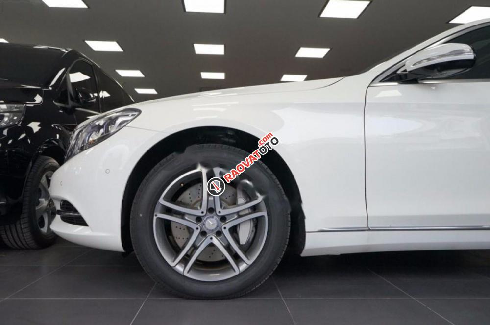 Cần bán lại xe Mercedes 400 2017, màu trắng như mới-0