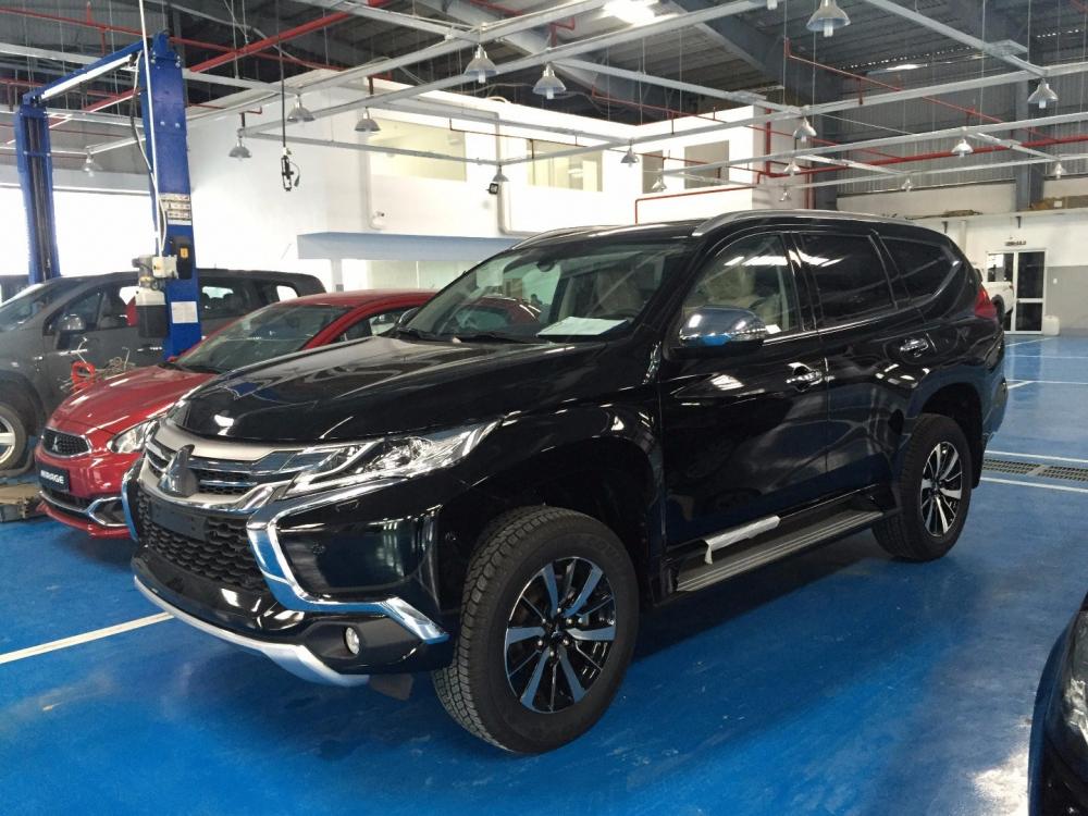 Bán Mitsubishi Pajero Sport đời 2017, màu đen, nhập khẩu-1