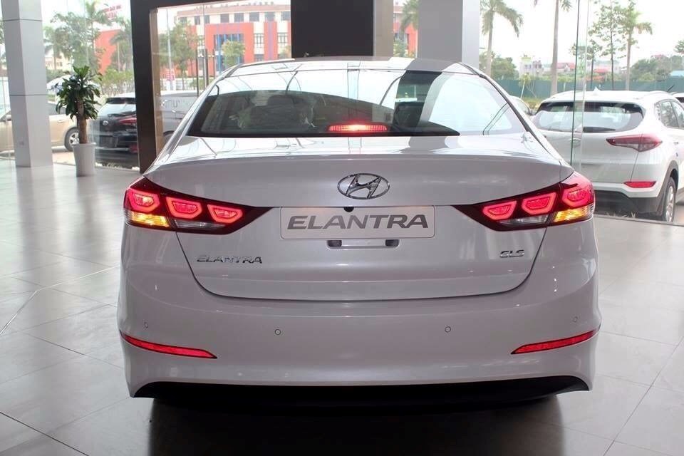 Cần bán xe Hyundai Elantra 2017, màu đỏ, nhập khẩu-9