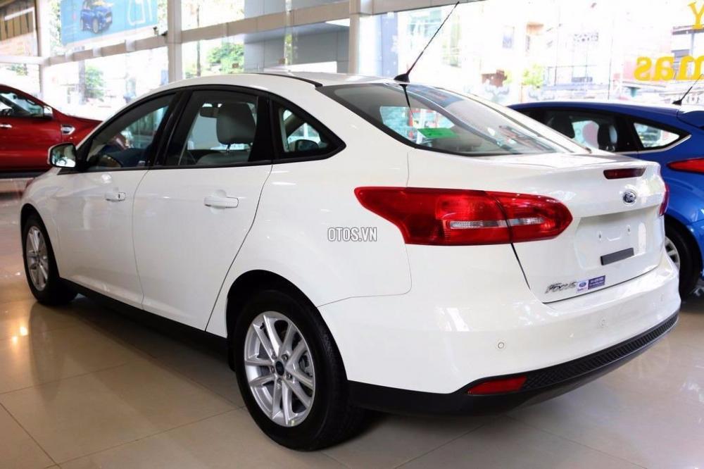 Bán xe Ford Focus đời 2017, màu đỏ, nhập khẩu -12