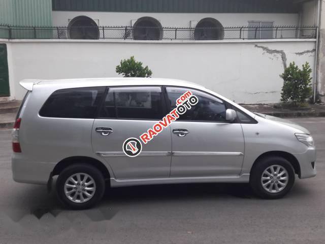 Bán ô tô Toyota Innova 2.0E đời 2013, màu bạc-3