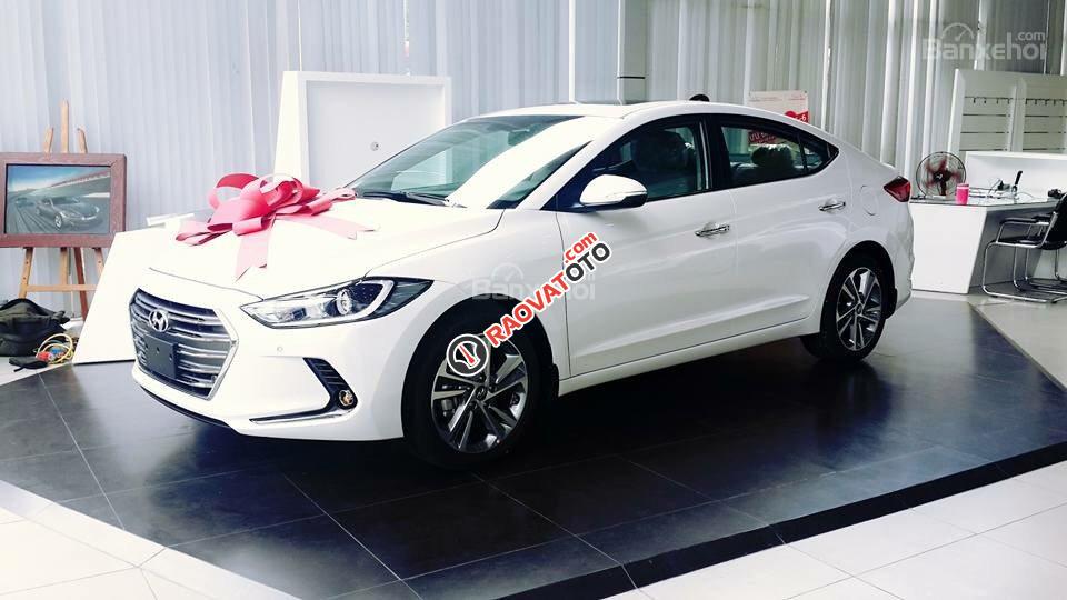 Bán xe Hyundai Elantra đời 2018, đủ màu, giá tốt-0