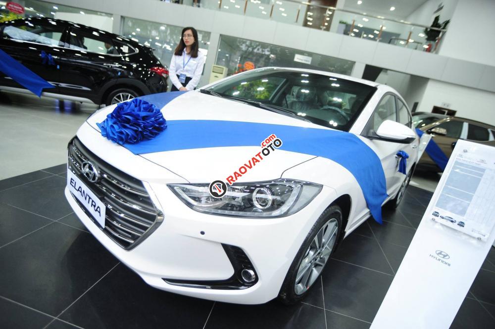 0963304094. Hyundai Tây Hồ: Bán Hyundai Elantra 2018, giá chỉ từ 550tr, đủ bản MT-AT, đủ màu, hỗ trợ trả góp ngân hàng-0