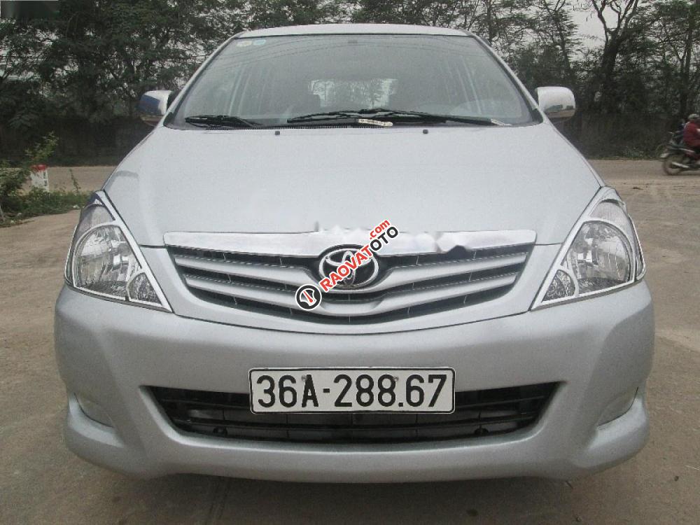 Bán xe Toyota Innova G 2010, màu bạc chính chủ-7