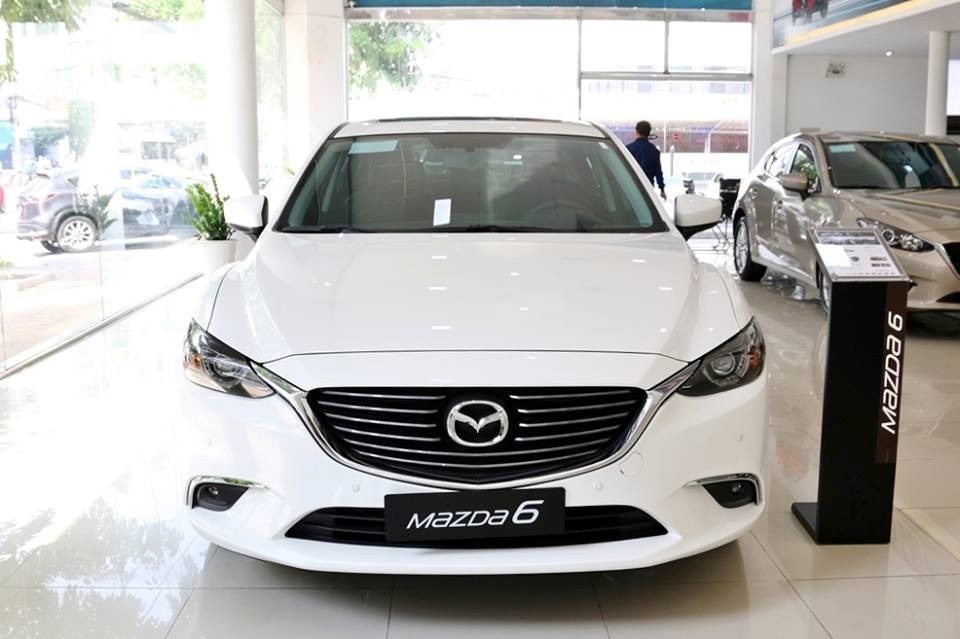 Cần bán xe Mazda 6 Facelift đời 2017, màu trắng, nhập khẩu-1