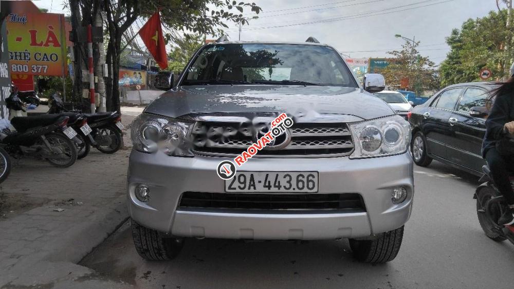 Cần bán gấp Toyota Fortuner 2.5G năm 2011, màu bạc, giá 650tr-1