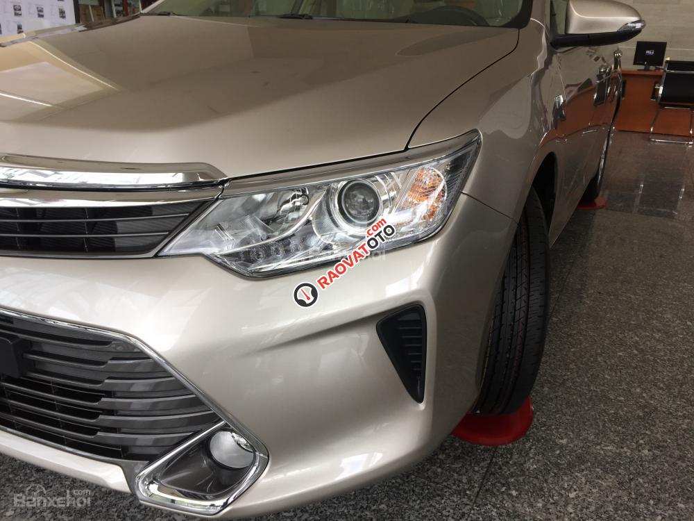 Bán Toyota Camry 2.0E sản xuất 2017, còn 4 màu sang trọng, tặng phụ kiện và giảm giá tiền mặt-9