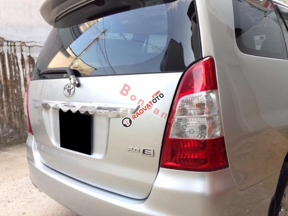 Bán Toyota Innova 2.0E sản xuất 2013, màu bạc -2