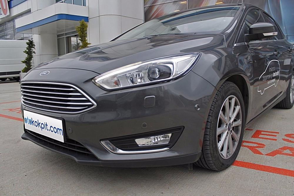 Bán Ford Focus đời 2017, màu đỏ, nhập khẩu -2