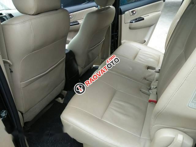 Cần bán gấp Toyota Fortuner V 4x2 đời 2015, màu đen-1