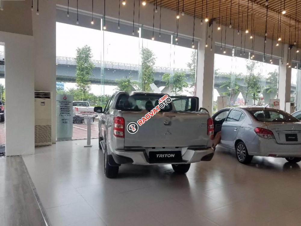 Cần bán Mitsubishi Triton 4x2 AT đời 2017, màu bạc, xe nhập-1