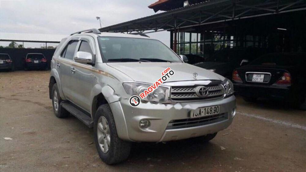 Bán xe Toyota Fortuner 2.7V 4x4 AT đời 2009, màu bạc số tự động-0