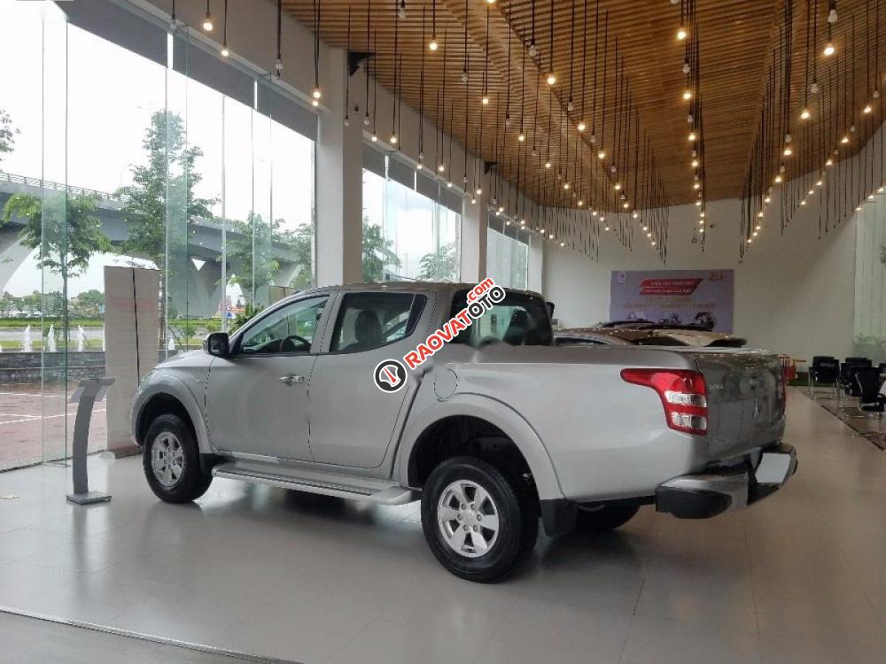 Cần bán Mitsubishi Triton 4x2 AT đời 2017, màu bạc, xe nhập-2