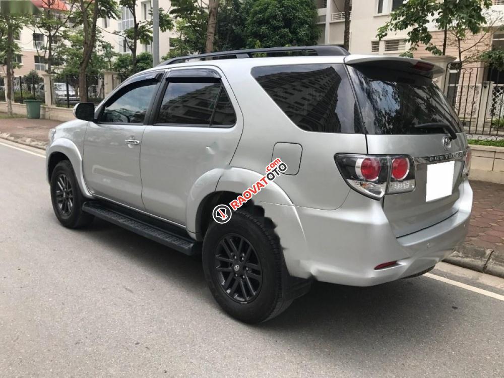 Bán Toyota Fortuner 2.7V 4x4 AT đời 2015, màu bạc chính chủ-4