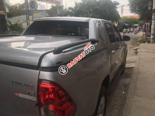 Bán Toyota Hilux đời 2015, màu xám số sàn, giá cạnh tranh-2