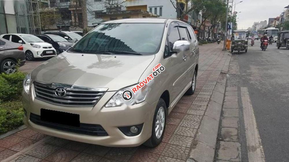 Cần bán xe Toyota Innova 2.0E đời 2013, giá tốt-1