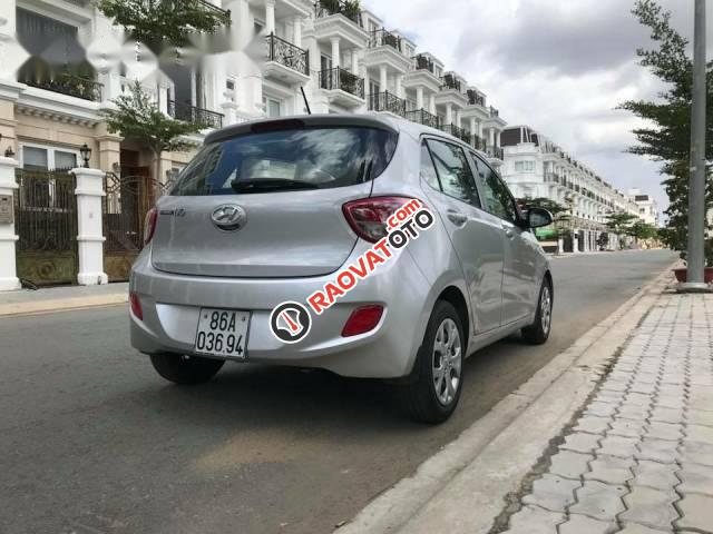 Cần bán gấp Hyundai Grand i10 1.0MT đời 2015, màu bạc-1