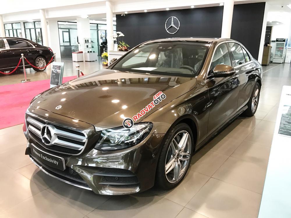 Bán Mercedes E300 AMG 2017 chạy lướt, giá cực tốt-0