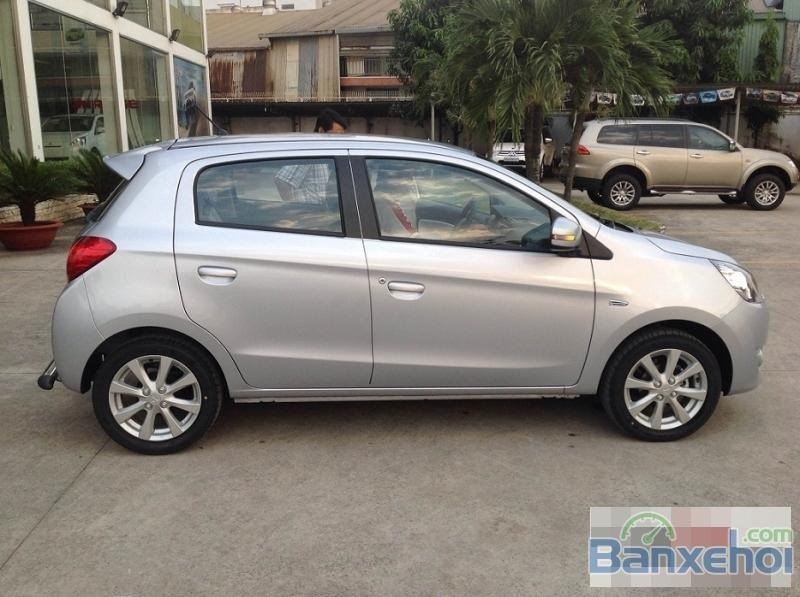 Bán xe Mitsubishi Mirage 2017, màu bạc, nhập khẩu-8