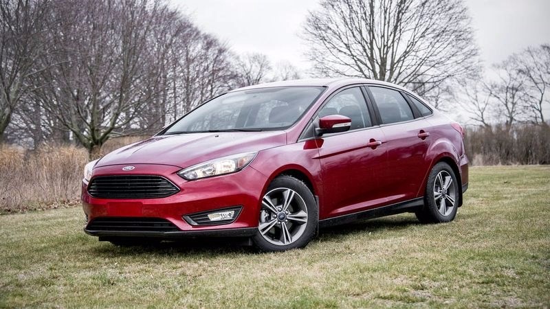 Bán Ford Focus đời 2017, màu đỏ, nhập khẩu -10