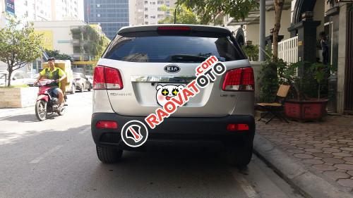 Cần bán gấp Kia Sorento 2.4 AT 2010, màu bạc chính chủ-1