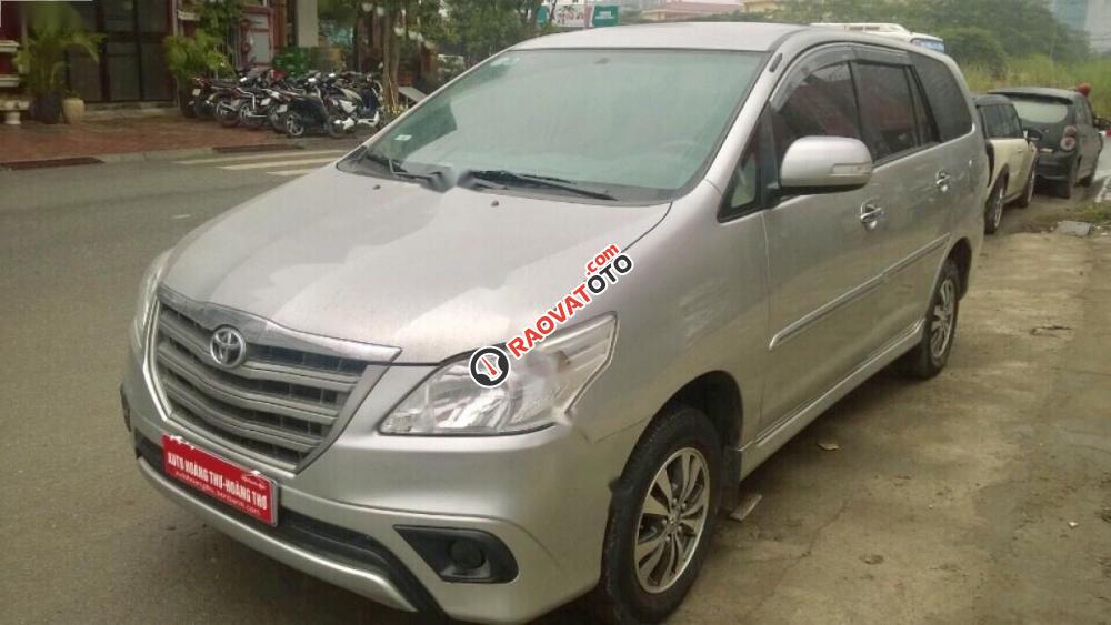 Bán Toyota Innova 2.0E đời 2015, màu bạc số sàn, giá chỉ 615 triệu-3