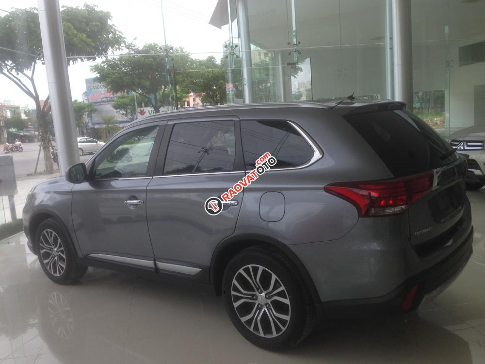 Bán xe Outlander tại Quảng Nam, hỗ trợ vay đến 90 %, LH Quang: 0905596067, xe có sẵn giao ngay-0