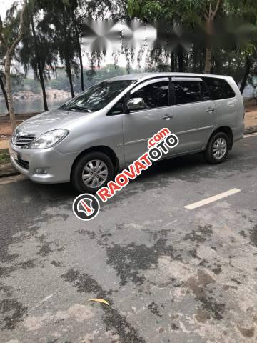 Cần bán xe Toyota Innova G đời 2010, màu bạc chính chủ, giá tốt-0