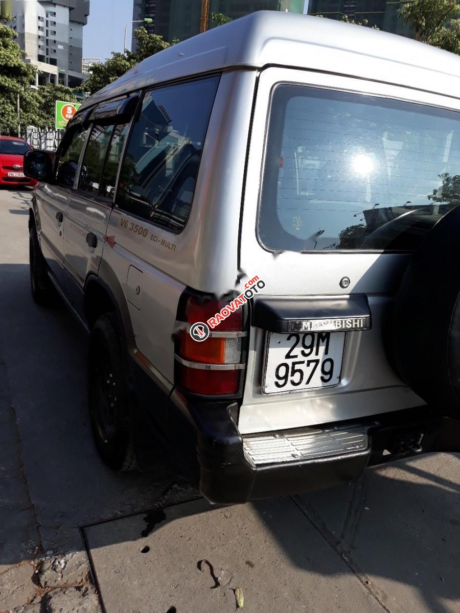 Bán Mitsubishi Pajero 2.8 đời 2001, màu bạc, xe nhập xe gia đình, giá tốt-1