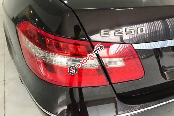 Bán ô tô Mercedes E250 2010, màu đen đẹp như mới-8