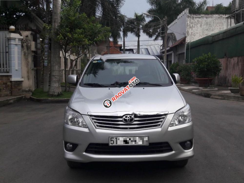 Cần bán lại xe Toyota Innova E đời 2013, màu bạc, giá chỉ 530 triệu-1