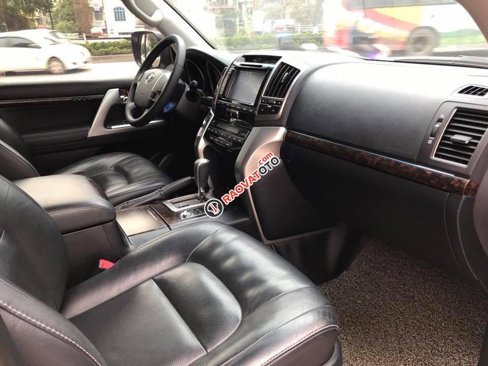 Bán xe Toyota Land Cruiser năm 2015 màu bạc, nhập khẩu nguyên chiếc-3