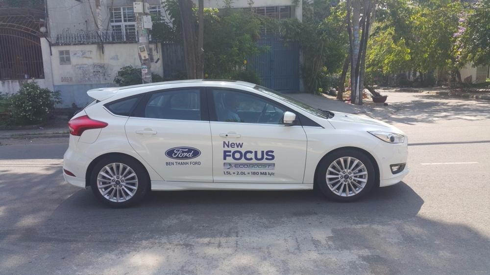 Bán ô tô Ford Focus sản xuất 2017, màu xanh lam, xe nhập-4