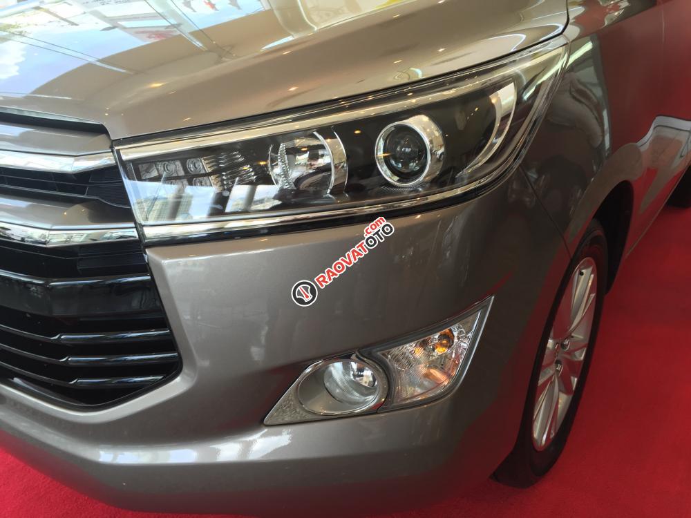 Bán Toyota Innova 2.0V, số tự động, giảm tiền mặt, tặng phụ kiện, tài trợ vay 80%, lãi suất ưu đãi-8