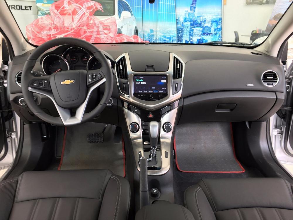 Bán xe Chevrolet Cruze đời 2017, màu đen, xe nhập-5