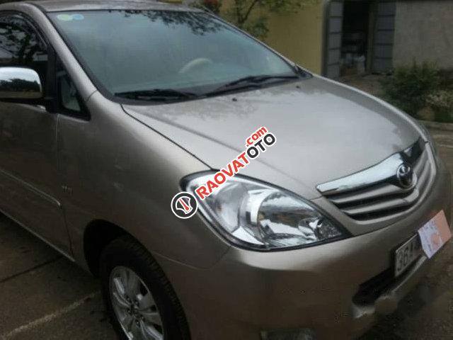 Cần bán gấp Toyota Innova G đời 2010, chính chủ-2
