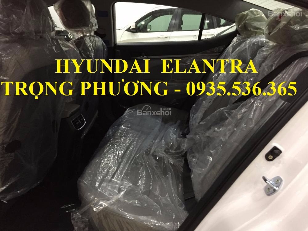 Cần bán Hyundai Elantra đời 2017, màu đen, nhập khẩu-14