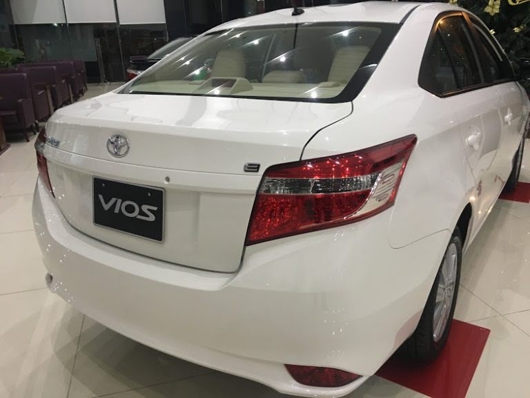 Bán Toyota Vios 2017, màu vàng, nhập khẩu  -4