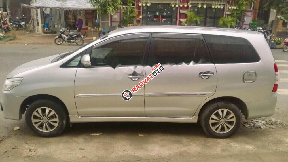 Bán Toyota Innova 2.0E đời 2015, màu bạc số sàn, giá chỉ 615 triệu-4