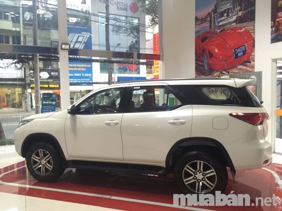 Bán xe Toyota Fortuner năm 2017, màu trắng, nhập khẩu-7