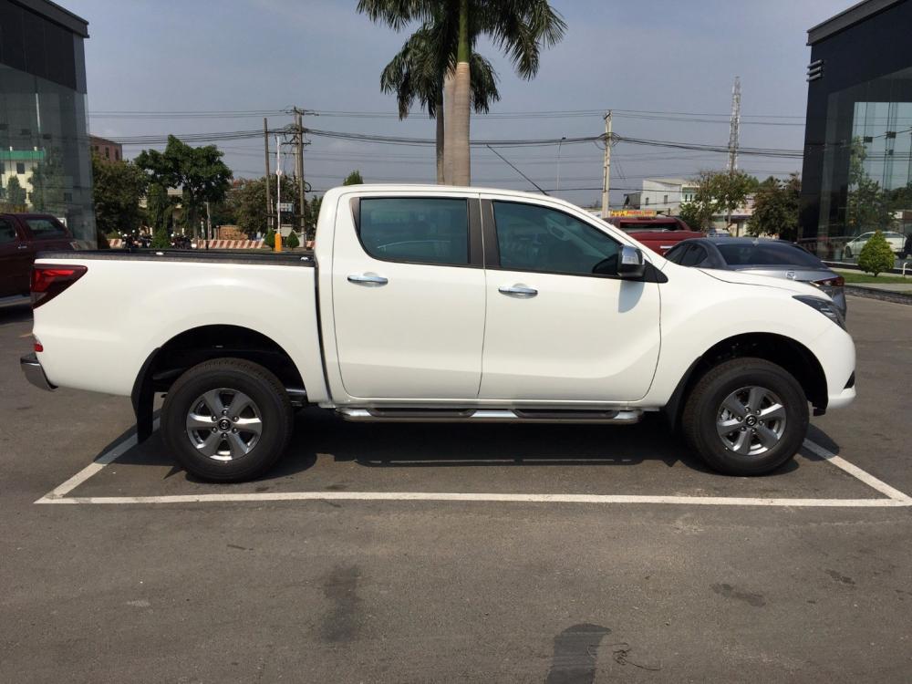 Bán ô tô Mazda BT 50 2017, màu trắng, xe nhập-1