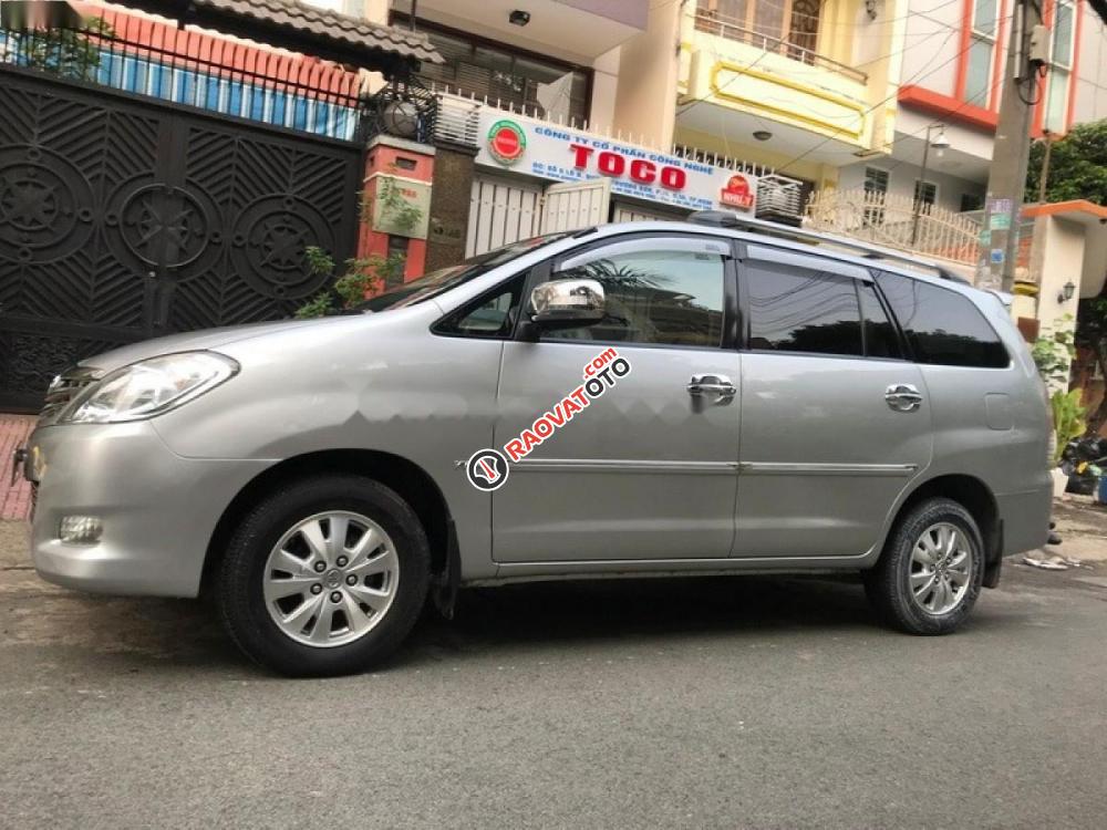 Bán Toyota Innova V đời 2008, màu bạc số tự động-0