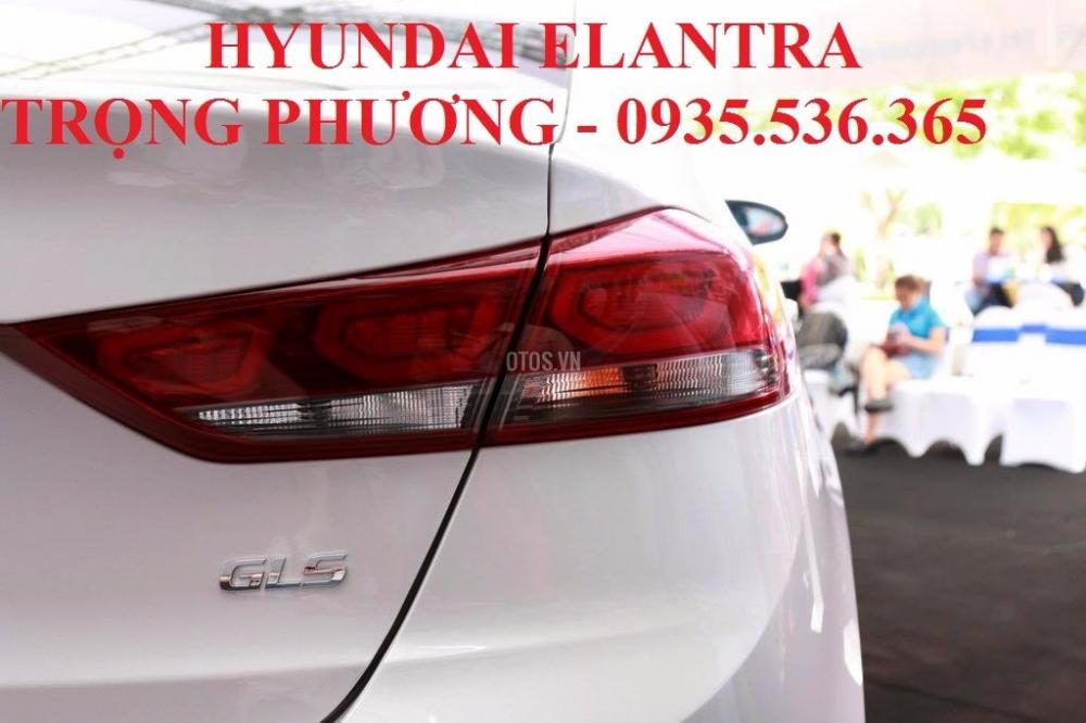 Bán Hyundai Elantra đời 2017, màu trắng, nhập khẩu-15